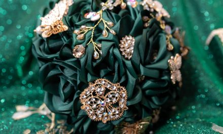 Celebra Tus Quince con Flores Artificiales