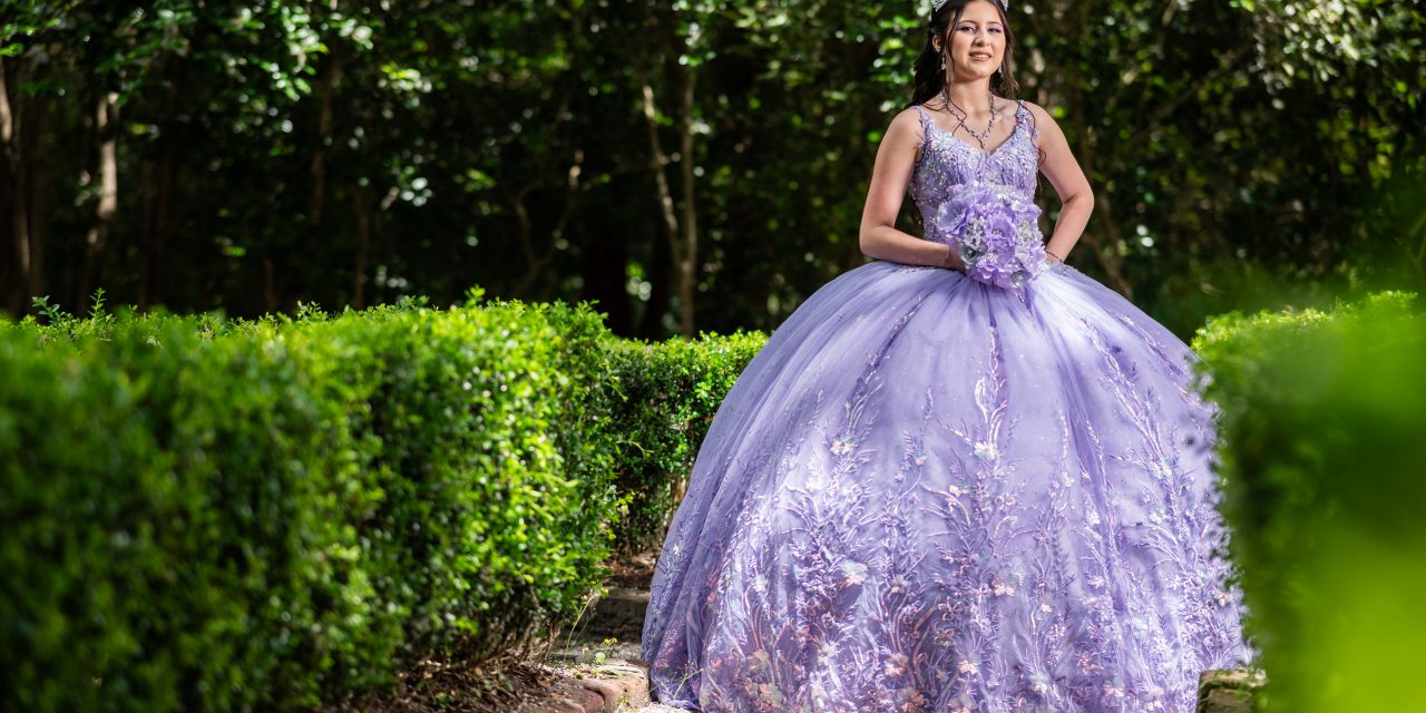 Preguntas Clave para Hacerle a tu Estilista de Quinceañeras