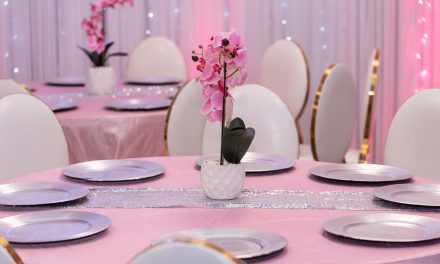 Cómo Embellecer la Mesa Principal de tu Quinceañera