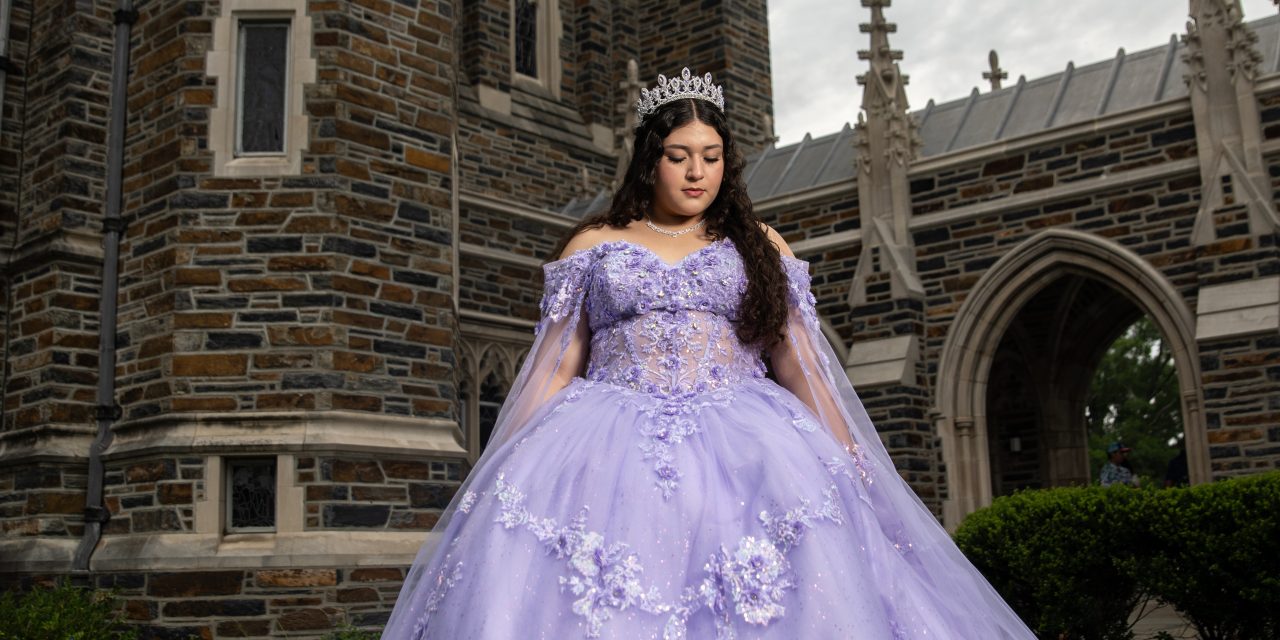 Vestido de Quinceañera Lila: Elegancia en Cada Detalle
