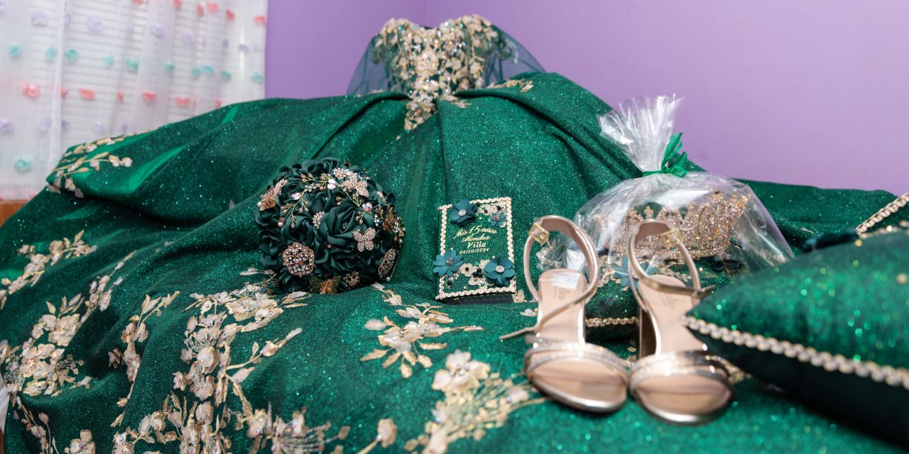Decoración de Quinceañera: Ideas de Elegancia en Verde Esmeralda