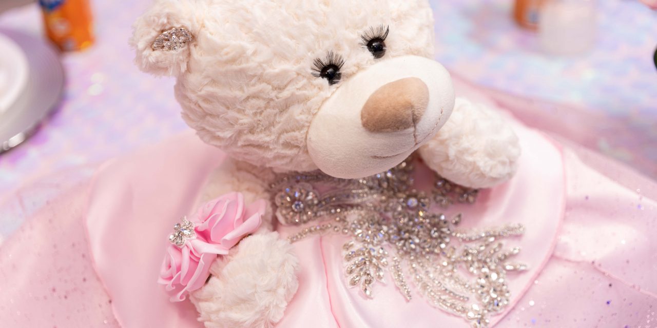 Ideas Encantadoras para Quinceañeras: ¡Un Oso de Peluche que Roba Corazones!