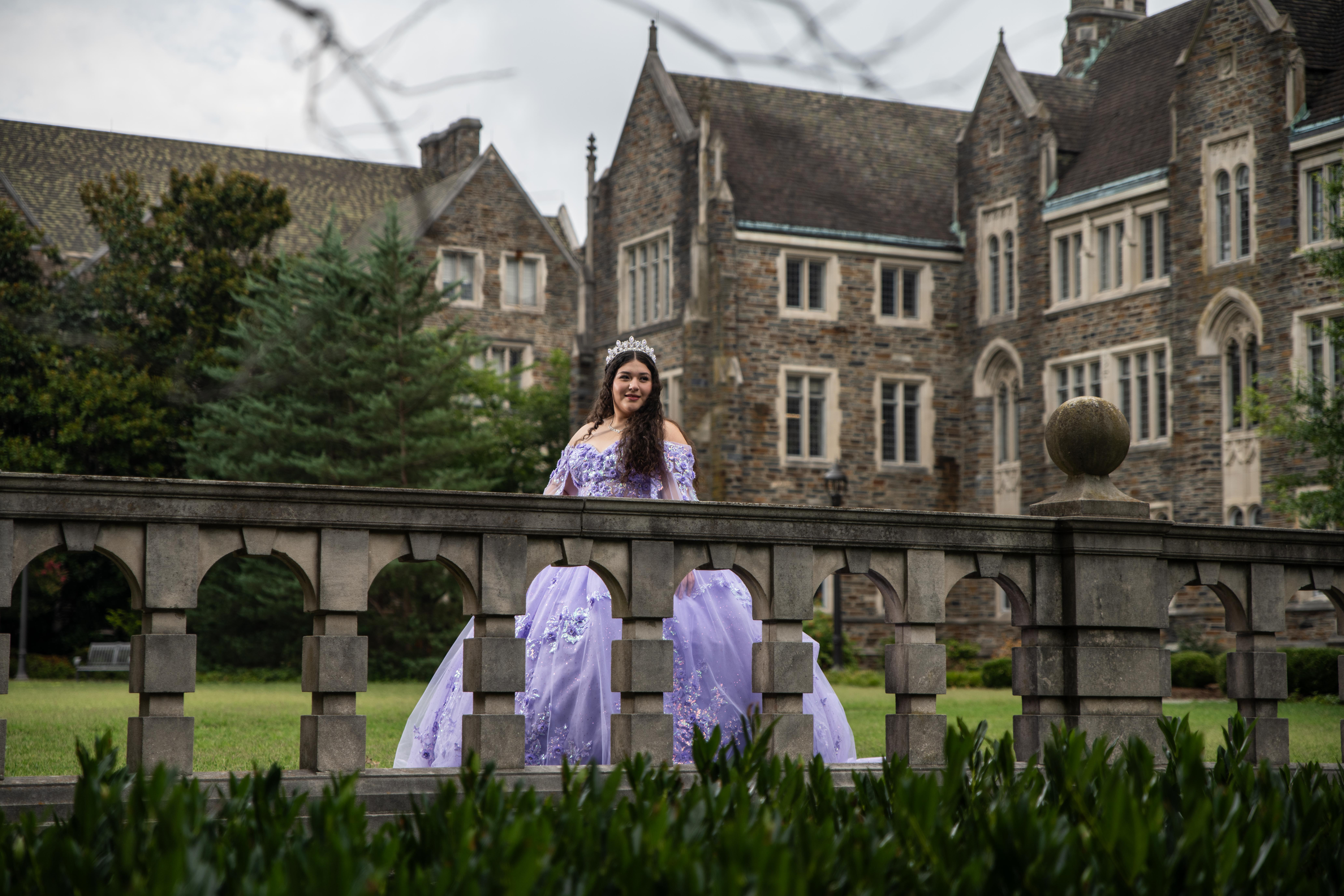 Captura la Esencia del Vals: Fotografía y Video para Quinceañeras